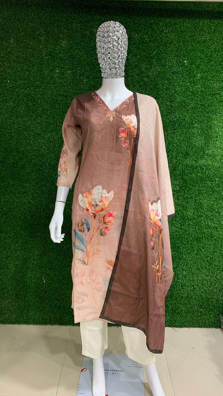 BEMITEX INDIA PRESENTS LINEN WITH DIGITAL PRINT & HANDWORK READYMADE 3 PIECE SUIT COLLECTION WHOLESALE SHOP IN SURAT